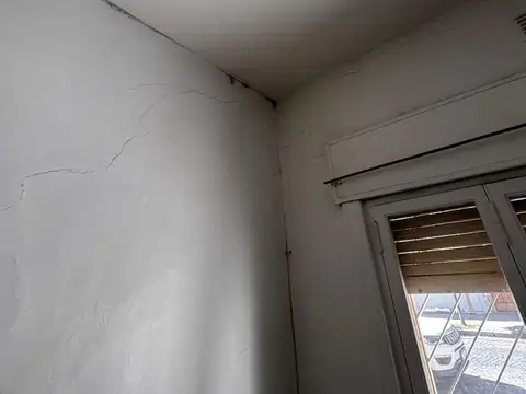 PH 3 ambientes planta baja al frente con patio para refaccionar