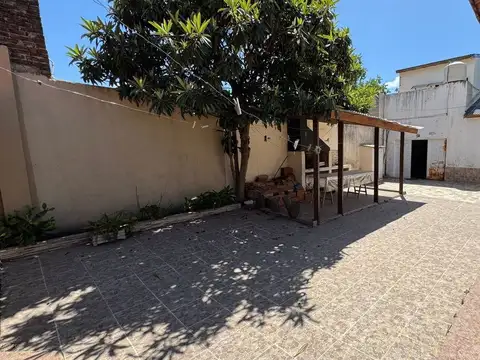 VENTA DOS CASAS CON LOTE PROPIO - LOMAS DE ZAMORA
