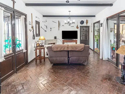 Casa en Venta con 5 cocheras