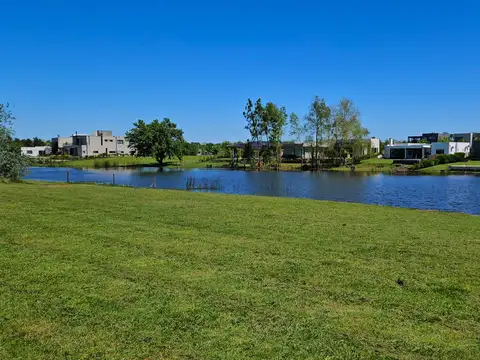 Barrio Náutico El Cazal, Escobar