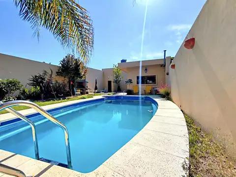 Casa en venta 4 ambientes en Laferrere Parque y Pileta