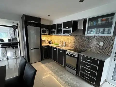 Casa 5 ambientes con 3 baños