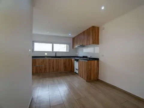 Depto Tipo Casa en Venta en Tolosa, USD 135.000