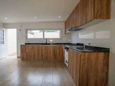 CASA EN VENTA LA PLATA A ESTRENAR