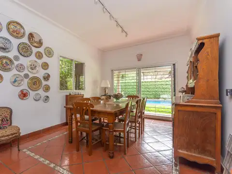 Casa 8 ambientes con 3 baños