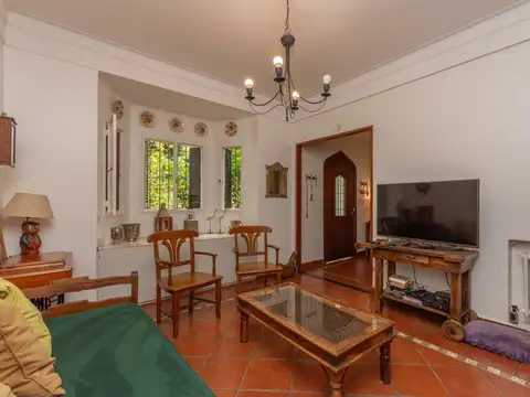 Casa  en venta de 7 ambientes en Vicente Lopez, residencial.