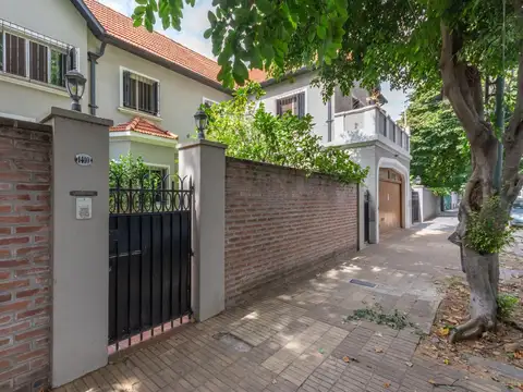 Casa  en venta de 7 ambientes en Vicente Lopez, residencial.