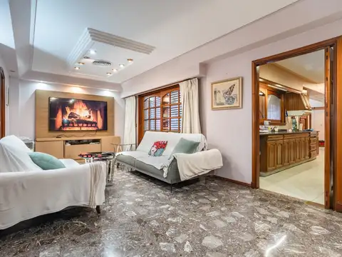 Casa 5 ambientes con 3 baños