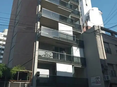 1 DORMITORIO CON BALCÓN VISTA AL RIO