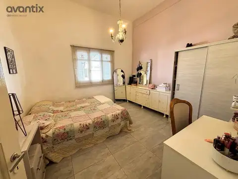 CASA DE 2 DORMITORIOS Y COCHERA EN VENTA - BARRIO ALBERDI