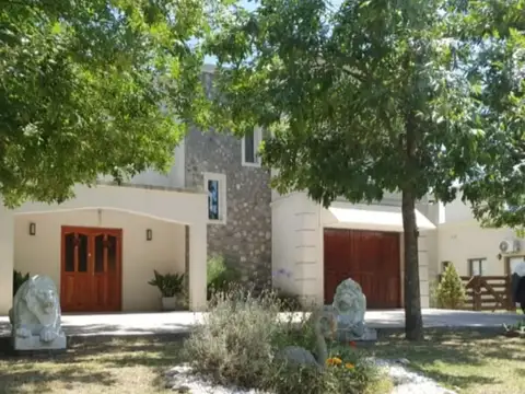 Casa de 6 ambientes Barrio Privado en Gral. Rodríguez 