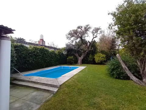 Casa 5 ambientes con Parque Piscina y Quincho