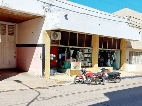 LOCAL CON DEPOSITO EN VENTA EN ARRECIFES