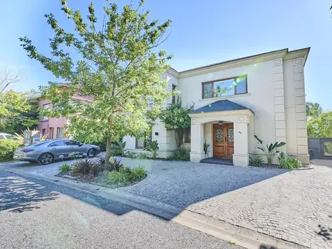 Casa de Categoría a la Venta - Barrio Cerrado Las Victorias