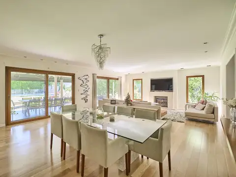 Casa en Venta con 5 cocheras