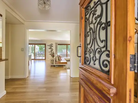 Casa en Venta con 5 cocheras