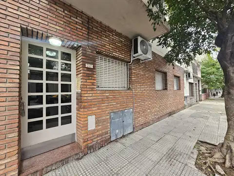 Departamento en Alquiler de 2 Ambientes. Flores.
