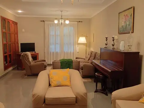 CASA EN VENTA 4 DORM EN CONCEPCION