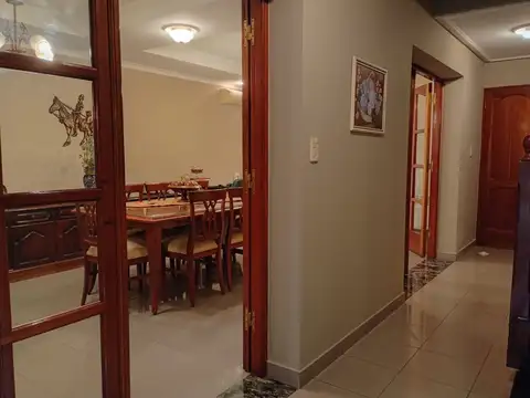 Casa 7 ambientes con 4 baños