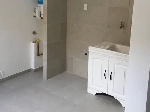 EXCELENTE DEPARTAMENTO TIPO CASA CENTRICO
