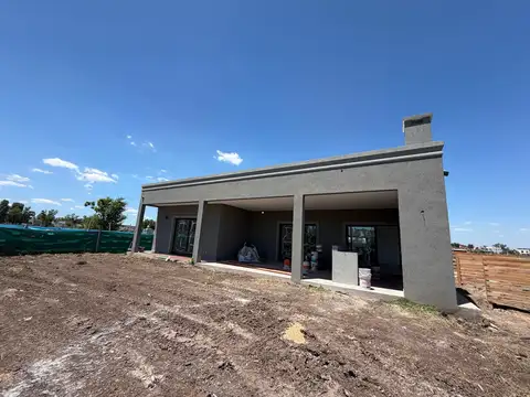 Casa en Venta con 3 cocheras