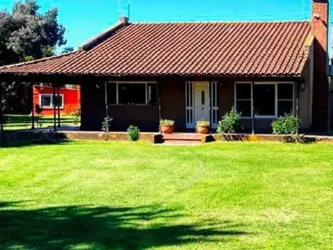 Casa en venta - 3 Dormitorios 2 Baños - Cochera - 4821Mts2 - Saladillo