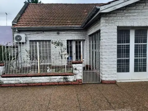 Sarmiento e/ Bolaños y Blanco