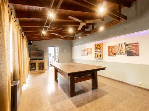 Casa 4 ambientes con 2 baños