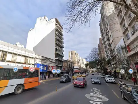 Local en Alquiler Via Púb.