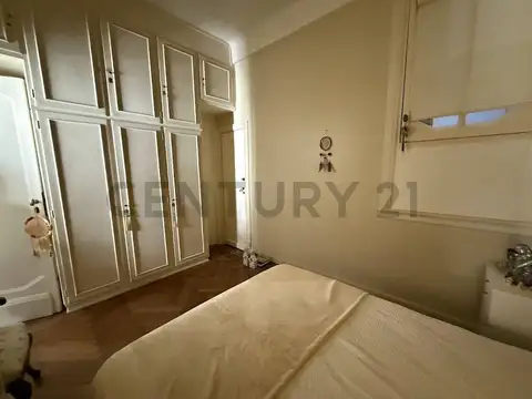 VENTA PISO COMPLETO 4 AMBIENTES Y DEPENDENCIA EN PISO 6 AL FRENTE CON BAULERA