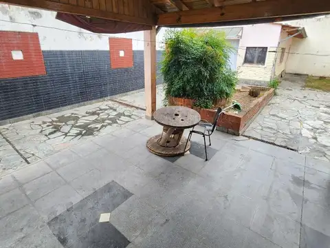 Casa en Venta con 5 cocheras