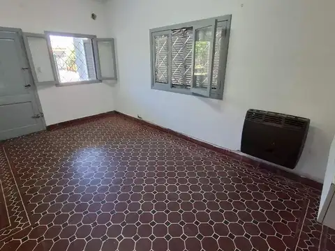 CASA 3 AMBIENTES VENTA BURZACO COCHERA Y PATIO