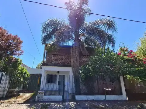 CASA 3 AMBIENTES VENTA BURZACO COCHERA Y PATIO