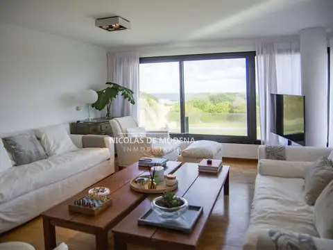 Apartamento de 3 dormitorios ensuite en primera línea Playa Brava Punta del Este