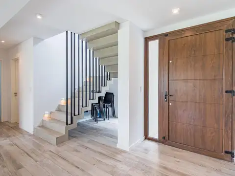 Casa 5 ambientes con 3 baños
