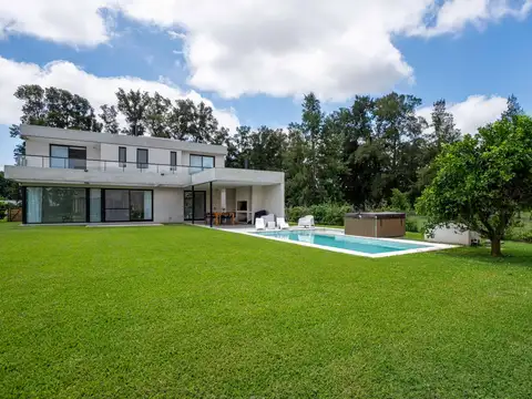 VENTA - CASA TRES DORMITORIOS EN AZAHARES DEL PARANA - FIGHERA