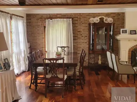 Casa en Venta con 3 cocheras
