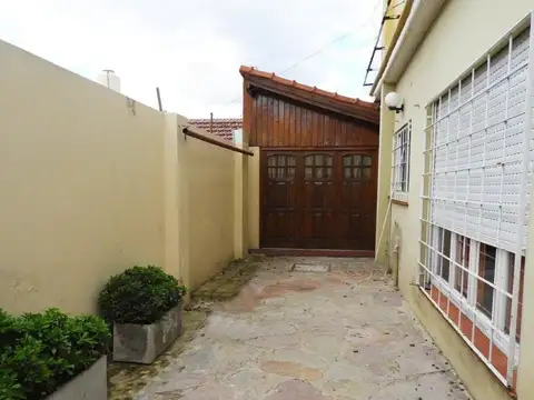 Depto Tipo Casa en Venta en Villa Sarmiento, USD 140.000