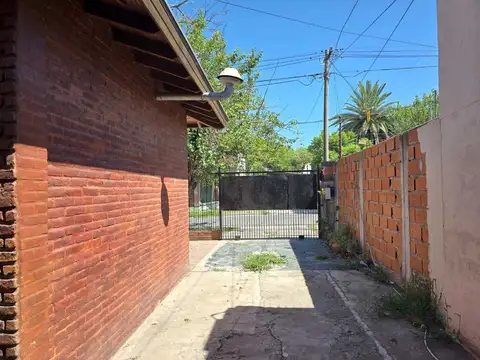 Casa en Alquiler con 2 cocheras
