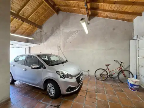 ALQUILER CASA 4 AMBIENTES JARDIN COCHERA