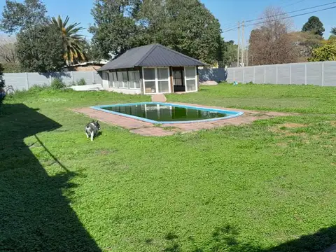 CASA 5 AMBIENTES EN VENTA LONGCHAMPS CON PISCINA