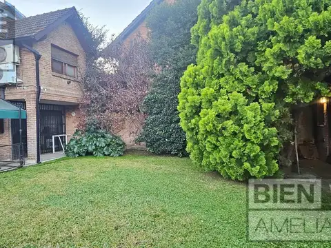 OPORTUNIDAD VENTA CASA CON LOTE / QUINCHO - PISCINA - PARRILLA - JARDÍN  — LAS LOMAS DE SAN ISIDRO