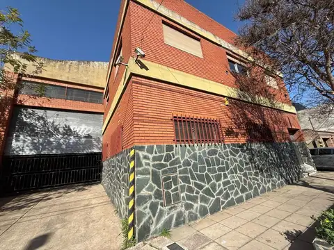 PLANTA INDUSTRIAL 1.040 m² | 2 PUENTES GRÚA | T2+GAS INDUS.