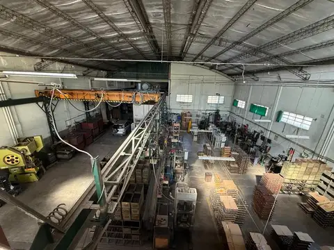 PLANTA INDUSTRIAL 1.040 m² | 2 PUENTES GRÚA | T2+GAS INDUS.