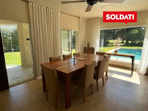 Casa 6 ambientes en Higlhand Park, acepta permuta