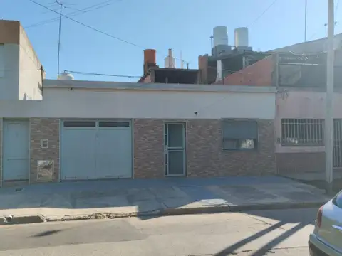 VENTA CASA  3 AMB, COCHERA, PATIO