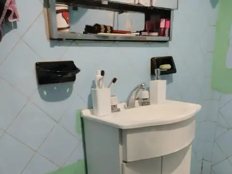 VENTA CASA  3 AMB, COCHERA, PATIO