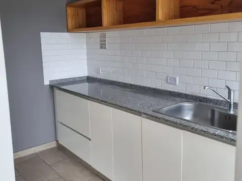 Excelente departamento 4 ambientes frente a la estacion