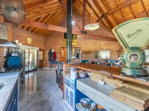 VENTA- 5 AMBIENTES- 1 Ha- PISCINA- LA MACARENA