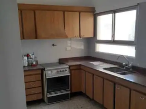 Amplio departamento con vista al rio